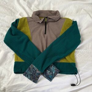 Youer Chill Top XS long sleeve fleece top sweatshirt 1/4 zip green tan cropped